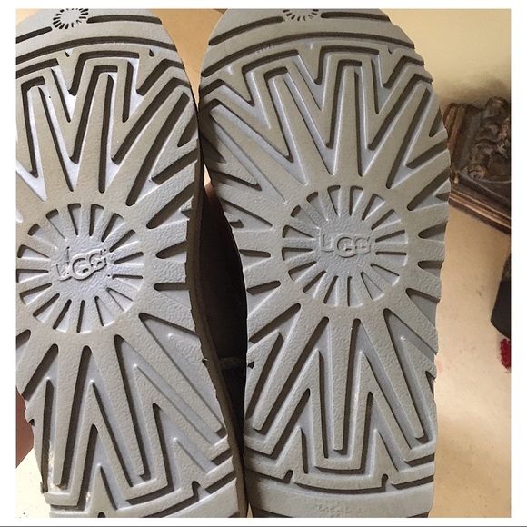 UGG SHORT CLASSIC II BOOTS - Picture 10 of 11